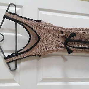 Crochet Knit Midi Dress Tie Belt Waist Tan / Black trim Form-fitting Beautiful!